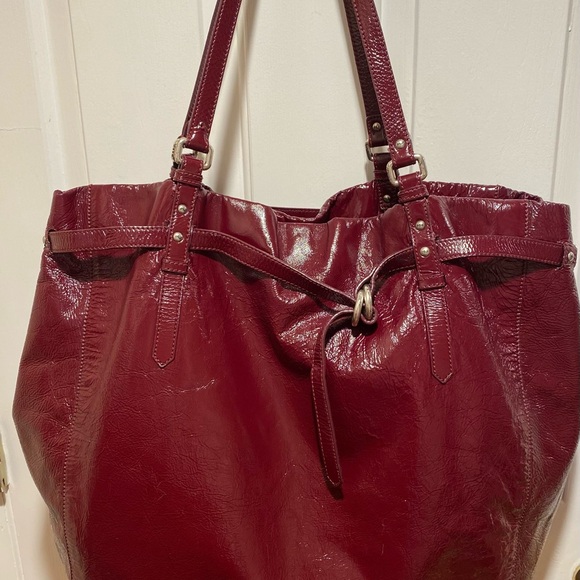Marc Jacobs Handbags - Marc Jacobs Burgundy Leather overnight/Backpack tote